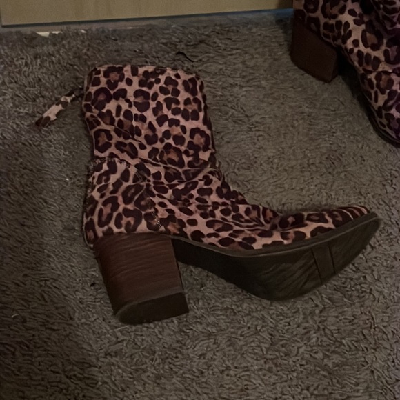 Leaped print mid calf bootie - Picture 4 of 10
